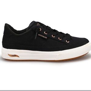 SKETCHERS ARCH FIT ARCADE MEET YA THERE NWOT